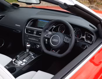 Interior Audi RS 5 Cabriolet [UK-spec] '2013–17