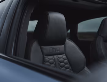 Интерьер Audi RS 3 Saloon [UK-spec] '2024–н.в.