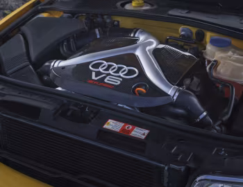 Bajo el capó Audi RS 4 Avant [UK-spec] (B5,8D) '2000–01