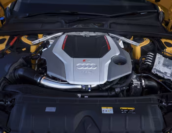 Bajo el capó Audi RS 4 Avant "edition 25 years" [UK-spec] (B9) '2024–pr.