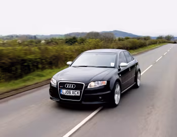 Audi RS 4 Sedan [UK-spec] (B7,8E) '2005–07