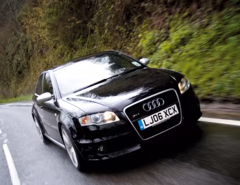 Audi RS 4 Sedan [UK-spec] (B7,8E) '2005–07
