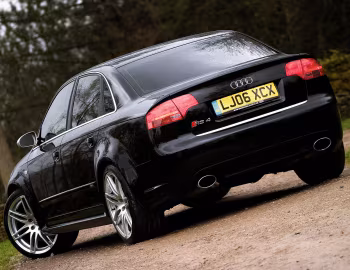 Audi RS 4 Sedan [UK-spec] (B7,8E) '2005–07