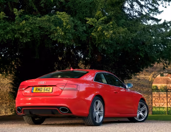 Audi RS 5 Coupe [UK-spec] '2010–12