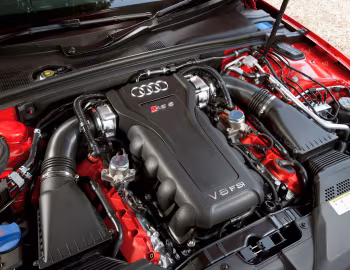 Bajo el capó Audi RS 5 Coupe [UK-spec] '2010–12