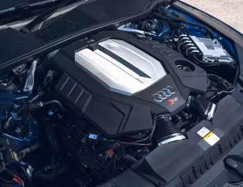 Bajo el capó Audi RS 7 Sportback performance [UK-spec] '2023–pr.