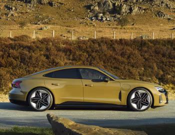 Audi RS e-tron GT [UK-spec] '2021–24