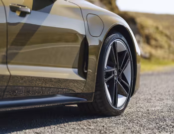 Audi RS e-tron GT [UK-spec] '2021–24