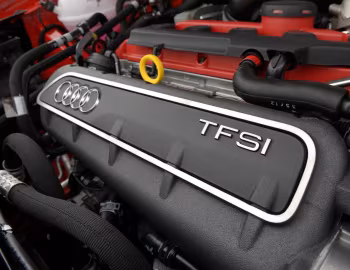 Bajo el capó Audi RS Q3 [UK-spec] (8U) '2013–15