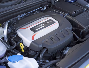 Bajo el capó Audi S3 Sportback [Japan] (8V) '2017–21