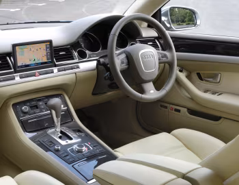 Interior Audi S8 [UK-spec] (D3) '2005–08