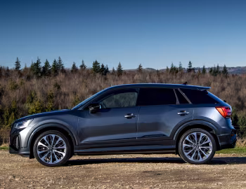 Audi SQ2 "Black Edition" [UK-spec] '2022–pr.