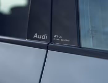 Audi SQ6 e-tron "Edition 1" [UK-spec] '2024–pr.