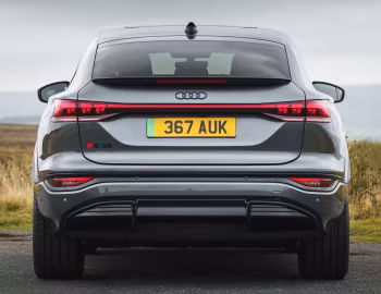 Audi SQ6 Sportback e-tron "Edition 1" [UK-spec] '2025–pr.