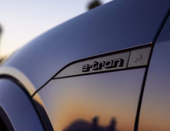 2024–pr. Audi SQ8 e-tron quattro [North America] '2023–pr.