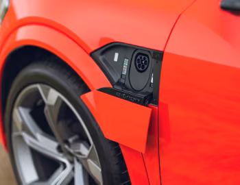 Audi SQ8 e-tron quattro [UK-spec] '2023–pr.