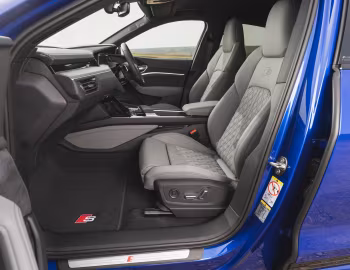 Intérieur Audi SQ8 Sportback e-tron "Black Edition" [UK-spec] '2023–pr.