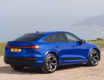 Audi SQ8 Sportback e-tron "Black Edition" [UK-spec] '2023–pr.