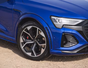 Audi SQ8 Sportback e-tron "Black Edition" [UK-spec] '2023–pr.