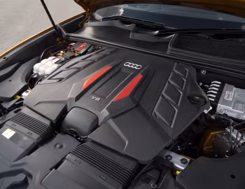 Bajo el capó Audi SQ8 TFSI [UK-spec] '2021–23