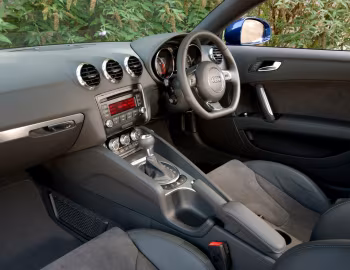 Interior Audi TT 2.0 TFSI quattro Coupe [UK-spec] (8J) '2010–14
