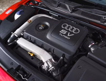 Bajo el capó Audi TT quattro Sport [UK-spec] (8N) '2005