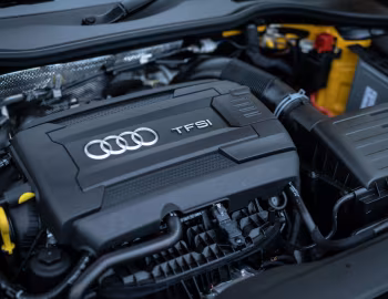 Bajo el capó Audi TT Roadster TFSI quattro S line [Japan] (8S) '2019–23