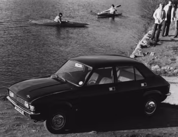 Austin Allegro 1100 De Luxe 4-door [UK-spec] '1973–75