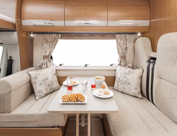 Interior 2015–16 Auto-Trail Frontier Arapaho '2014–16