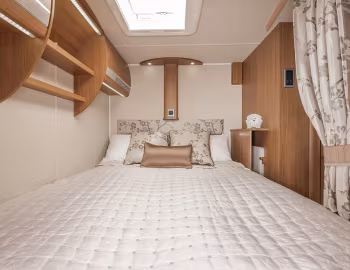 Interior 2015–16 Auto-Trail Frontier Chieftain '2014–16