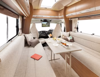 Interior 2015–16 Auto-Trail Frontier Chieftain '2014–16