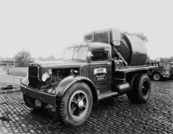 1948 Autocar C90 Concrete mixer
