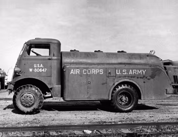 Autocar U2044 2 ½-ton 4×4 Oil Truck '1940–41
