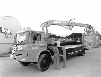 AWD TL flatbed truck with crane '1987–93