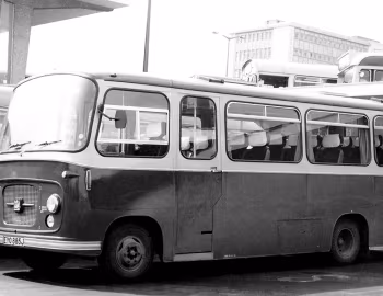 Bedford VAS5 Strachans [UK-spec] (DP24F) '1971