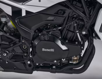 Sous la capuche Benelli Tornado Naked Twin 500 '2024–pr.