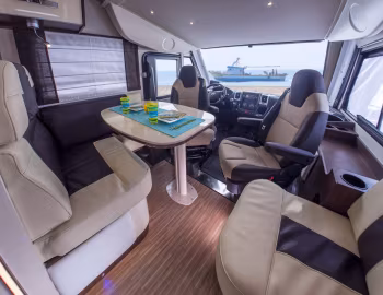 Intérieur 2016–17 Benimar Aristeo 694 '2015–17