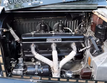 Sob o capô Bentley 3 ½ Litre Torpedo Roadster by Petersen Engineering '1937