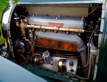 Sob o capô Bentley 3 Litre Sports Tourer by Vanden Plas '1921–27