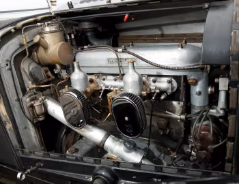 Sob o capô Bentley 4 ½ Litre Tourer by Vanden Plas '1929