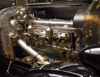 Sob o capô Bentley 4 ½ Litre Drophead Coupe by Martin-Walter '1929