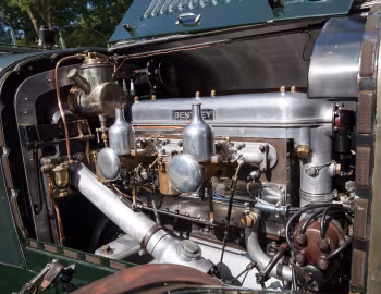 Sob o capô Bentley 4 ½ Litre Tourer by Cadogan '1927