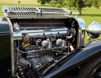Sob o capô Bentley 8 Litre Short Chassis Fixed Head Coupe by Mayfair '1932