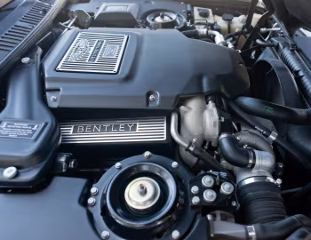 Sob o capô Bentley Azure Mulliner '1999–2002