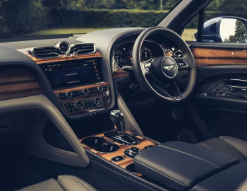 Painel frontal Bentley Bentayga Azure Hybrid [UK-spec] '2022–pr.