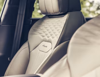 Interior Bentley Bentayga Azure Hybrid [UK-spec] '2022–pr.