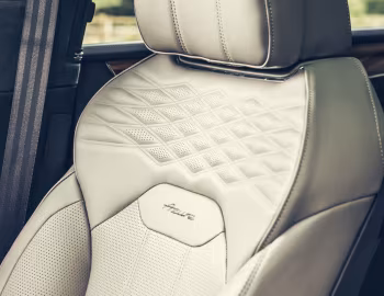 Interior Bentley Bentayga Azure Hybrid [UK-spec] '2022–pr.