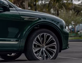 Bentley Bentayga EWB Azure [Middle East] '2022–pr.