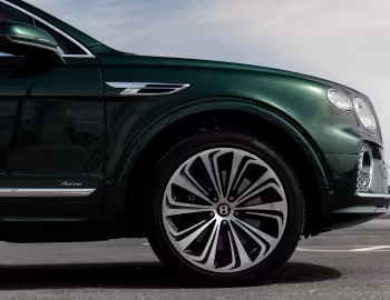 Bentley Bentayga EWB Azure [Middle East] '2022–pr.
