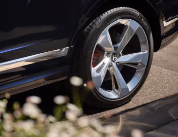 Bentley Bentayga EWB Azure [Australia] '2022–pr.